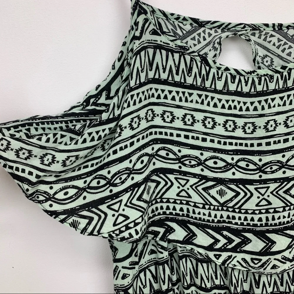 𝅺CHARLOTTE Russe Short Romper Size Small